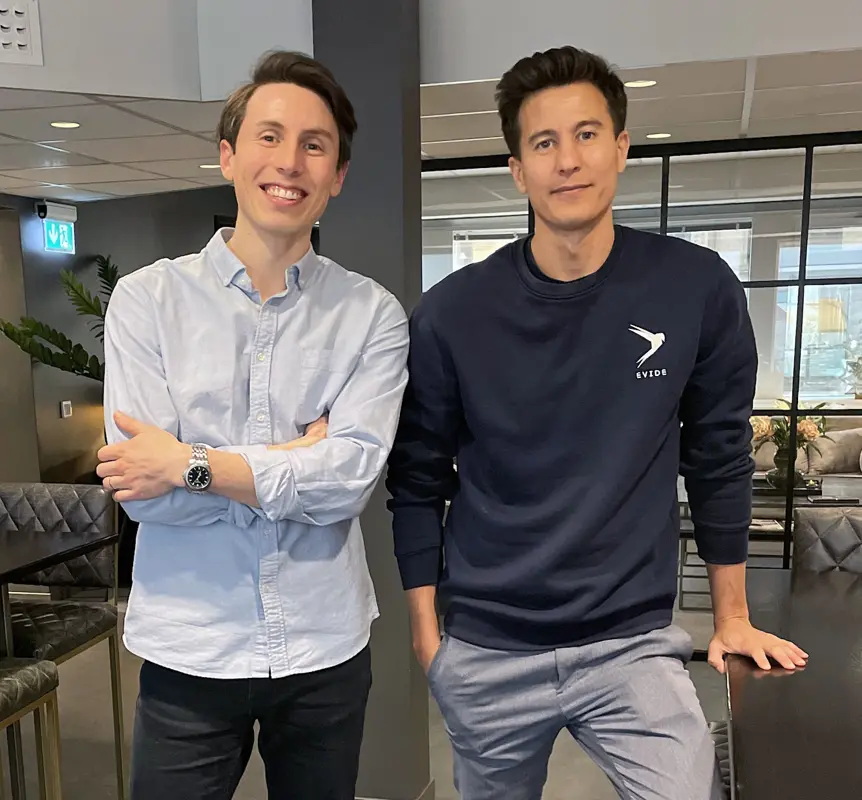 Aron Hwang och Vidar Hwang på sitt kontor i Göteborg